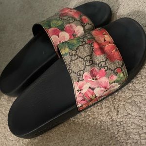 Gucci Bloom Pool Slides